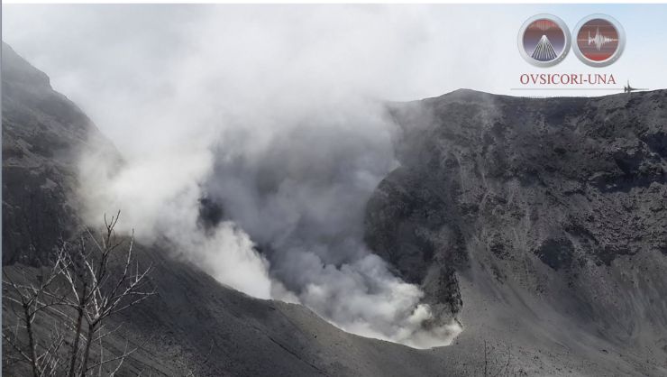 Amazing crater view of Turrialba Volcano (Maria Martinez)