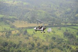 Gyroplane getting close to Manuel Antonio