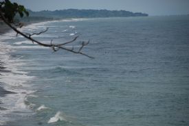 Watching the surf from the cliff at Playa Hermosa&nbsp;-&nbsp;Playa Hermosa, North Puntarenas