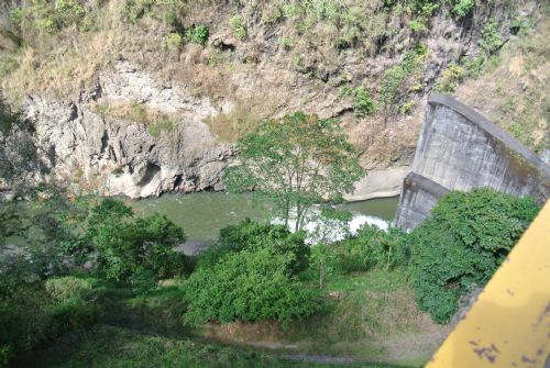 Cachi Dam generating energy, Cartago