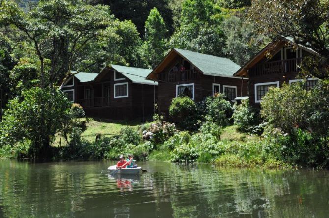 Beautiful view of Suenos del Bosque Lodge cabins and lake