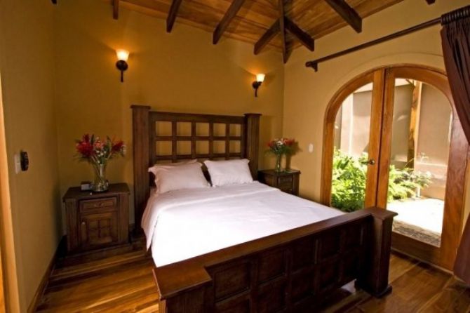 Beautiful colonial style bedroom at Recreo