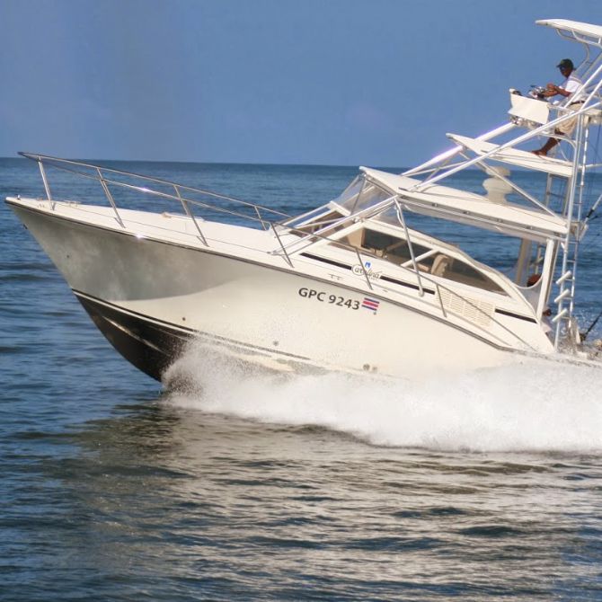 Beautiful boat with Coyote Sportfishing