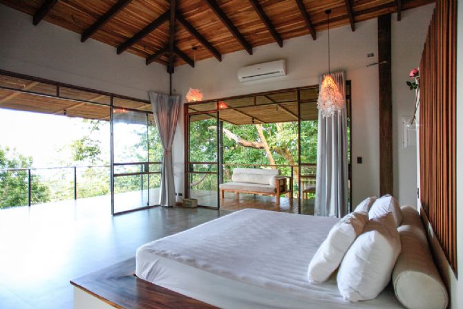 Ivory TreeHouse bedroom