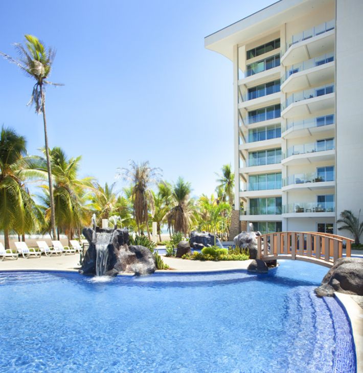 Diamante Del Sol  pool at day