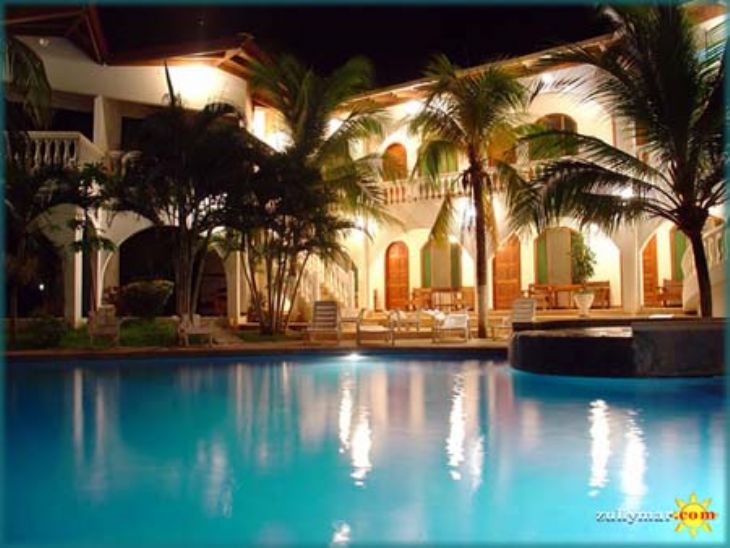 Hotel Zullymar at Night