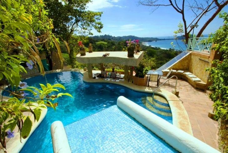Pool & Swim-up Bar