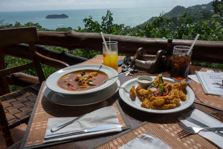 Delicious Food and wonderful view at El Avion