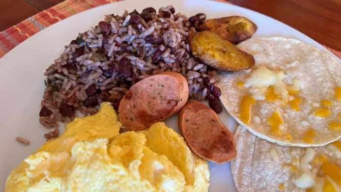 Gallo Pinto with eggs