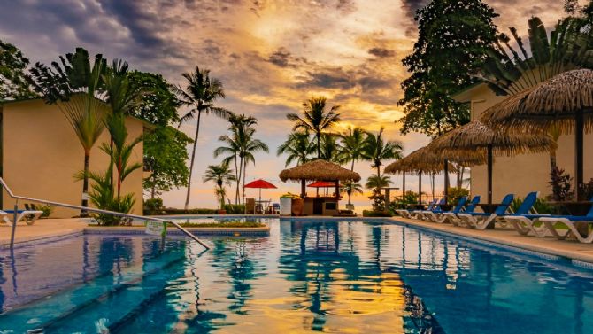 Pool at Sunset at Hotel Club del Mar Oceanfront