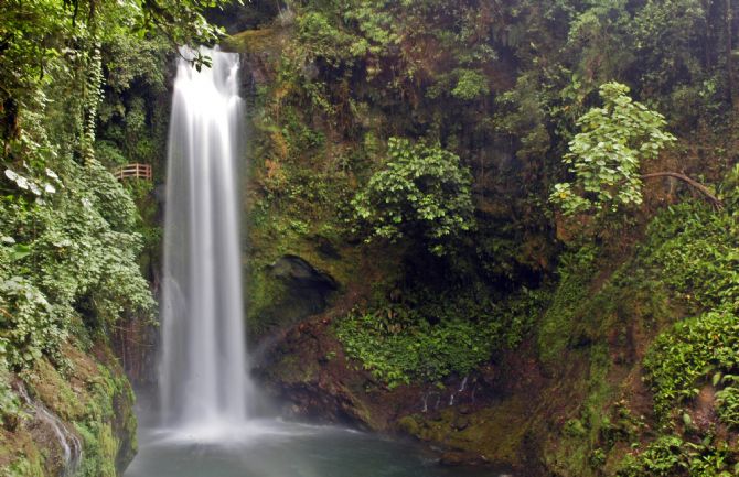 Magica Blanca Waterfall near Poas Volcano