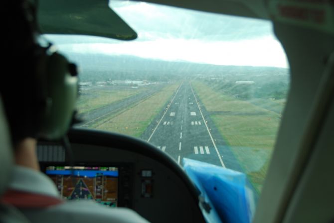 Navigating into San Jose International airport in the rain