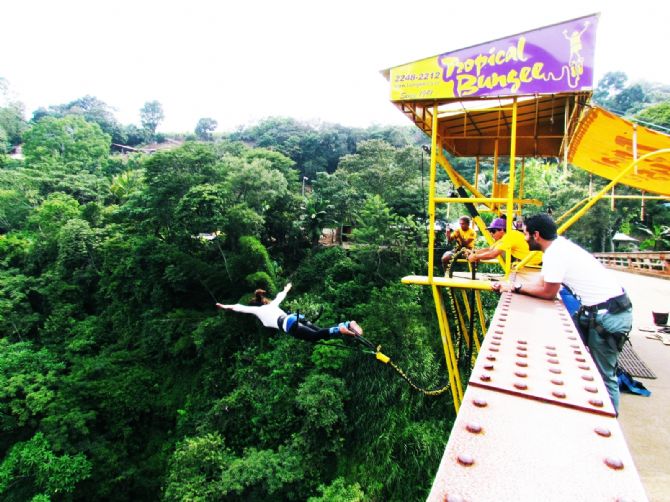 Bungee jumping feet first with Tropical Bungee