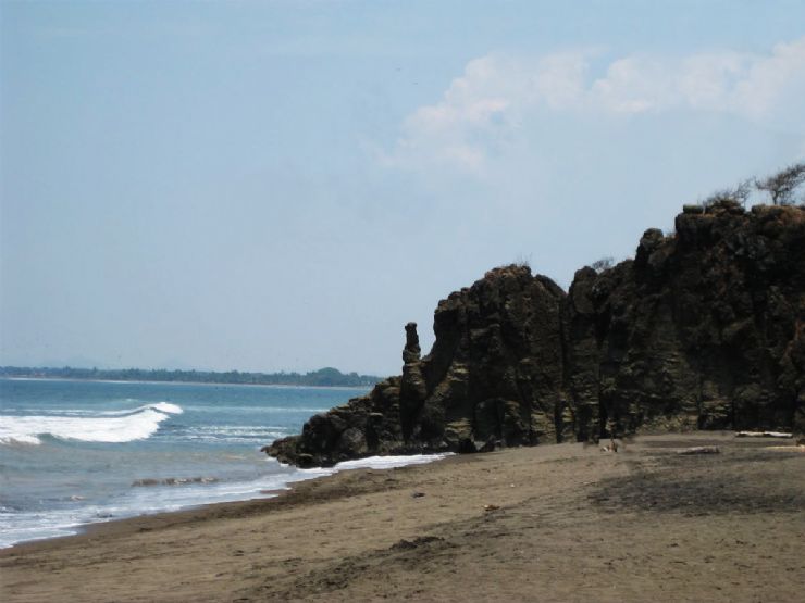 Playa Dona Ana waves to the north