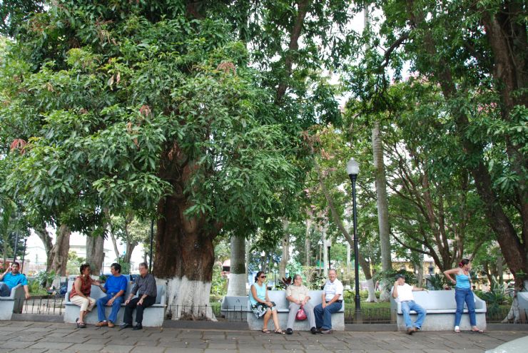 Ticos chating in Alajuela main Park