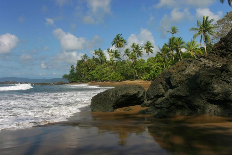 Awesome beach rock formations in Corcovado National Park