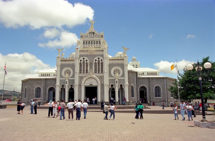 Outside Cartago's Basílica de Nuestra Señora de Los Ángeles Chruch