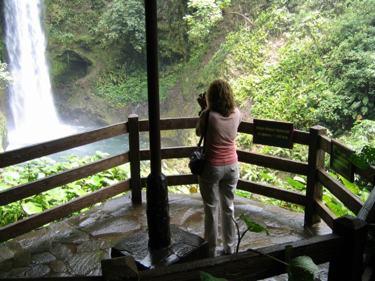 Lookout at La Paz Waterfall