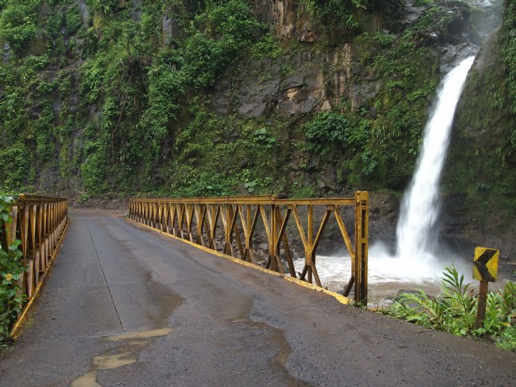 Enjoy the Stunning Waterfalls of Costa Rica