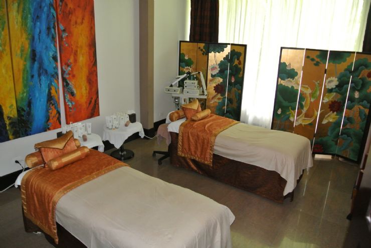 Massage Room at Loto Spa, Royal Corin Hotel