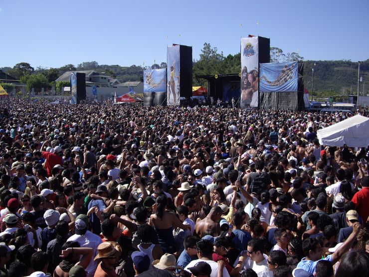 A large crowd at the Palmares Fiestas, Palmares (photo by vmv205)