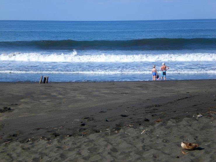 Wave at Playa Hermosa in Puntarenas