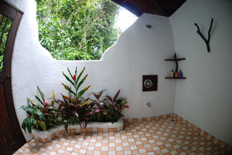 Outdoor shower at Playa Nicuesa Rainforest Lodge