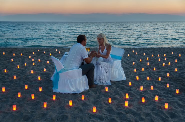 Romantic dinner on the beach at Hacienda Pinilla