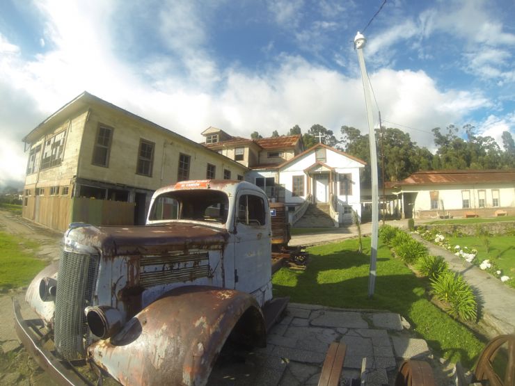 Old car before Duran Sanatorium Chapel, Cartago