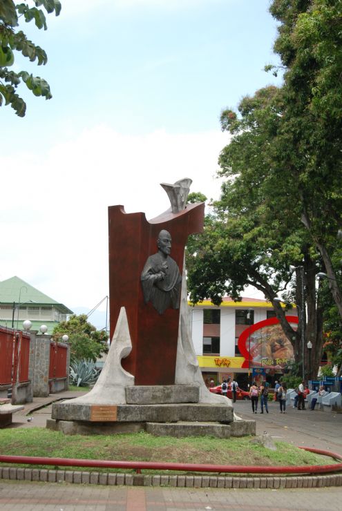 Commemorative Statue next to the Cathedral in Alajuela