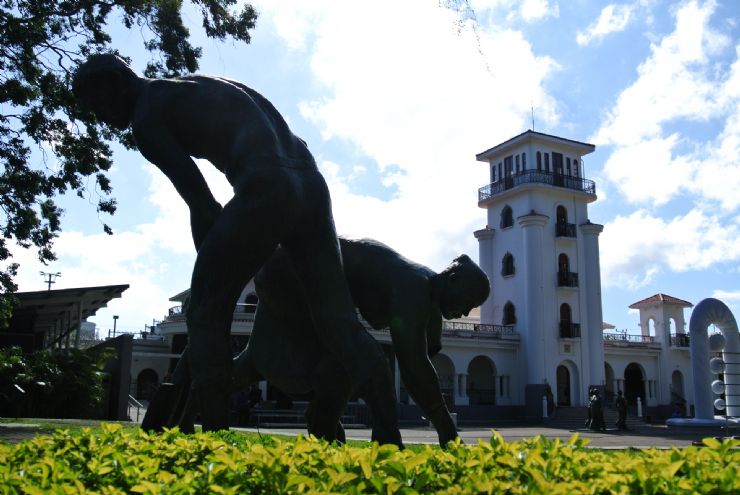 Statue & the Art Museum in La Sabana Park