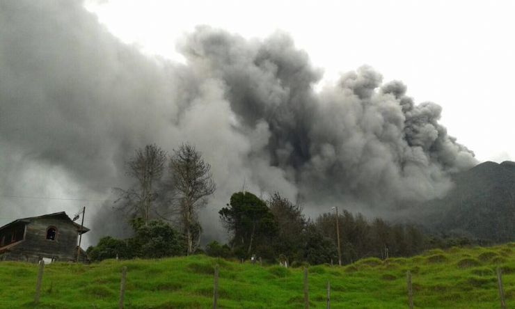 Big ash column from Turrialba Volcano (Red Sismológica Nacional)