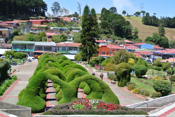 Amazing view of Zarcero park bush gardens - Photo - Go Visit Costa Rica