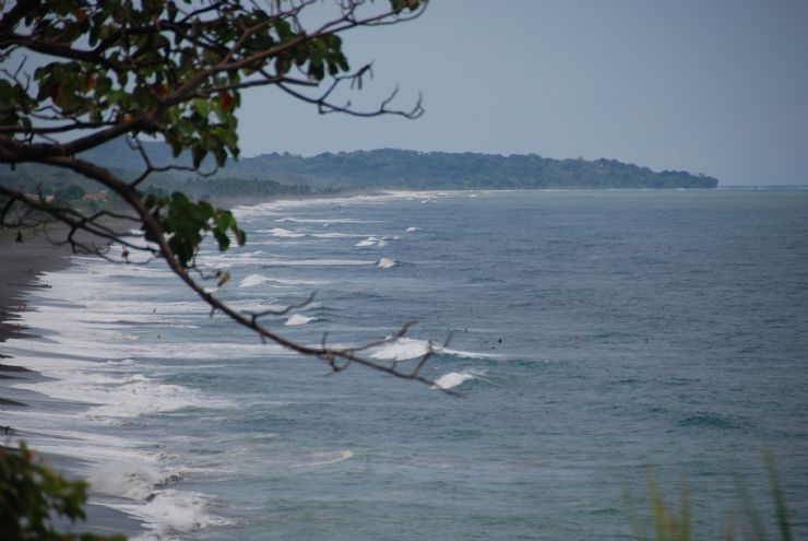 Waves rolling in playa Hermosa