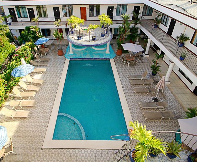 Huge pool at Hotel Las Brisas