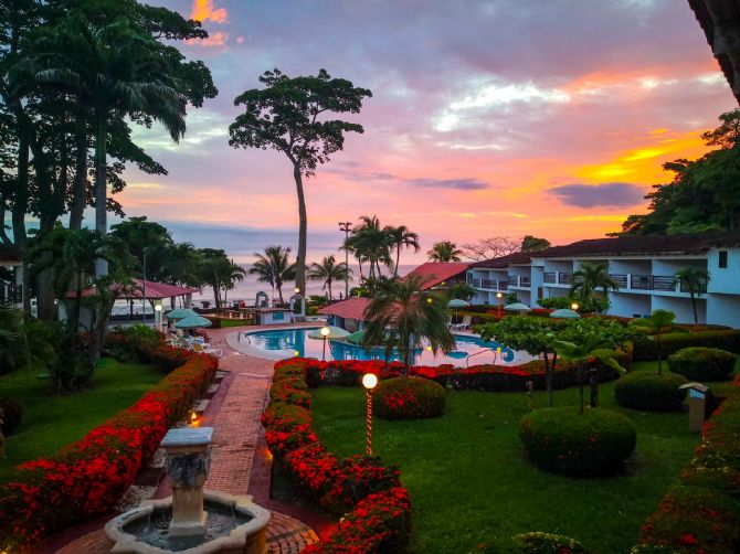 Beachfront paradise at Terraza Del Pacifico Hotel