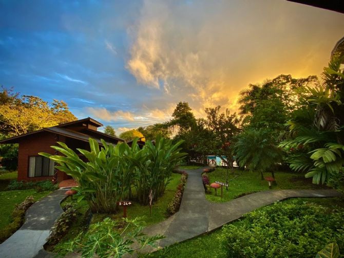 Paradise with volcano view at Hotel El Silencio del Campo