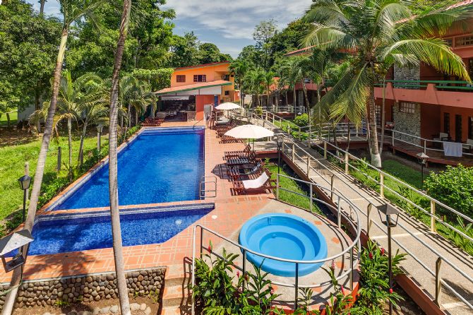 Family pool at Hotel Playa Bejuco