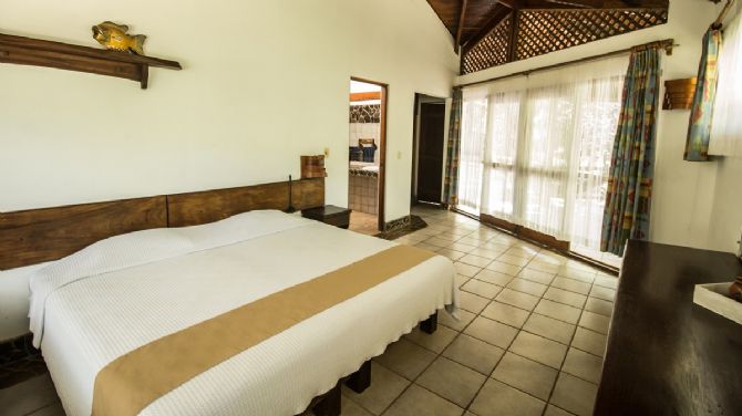 Cabina king bed