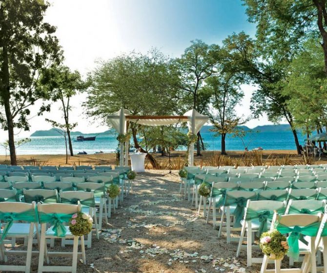 Beach wedding at El Mangroove, Marriott Autograph Collection