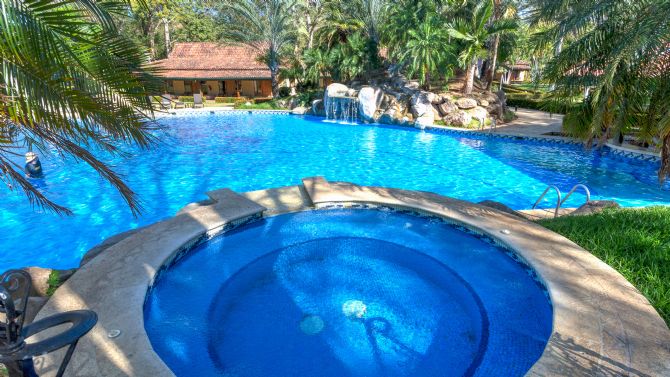 Jacuzzi area at the CC Beachfront Papagayo