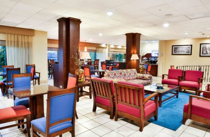 Lobby of the Holiday Inn Express San José Costa Rica Airport