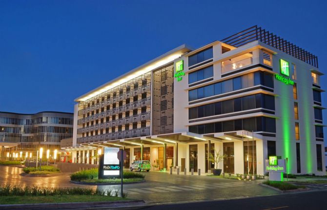 Entrance to the Holiday Inn San Jose - Escazu 