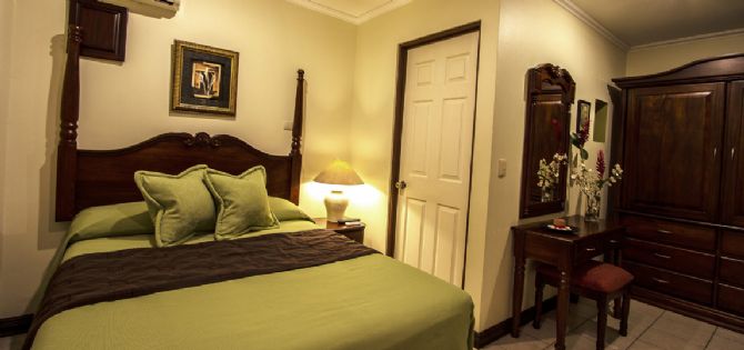 Guest room, Hotel Iguana Verde