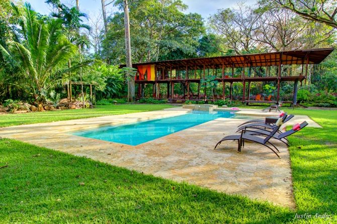 Pool at Iguana Lodge & Spa Beach Resort