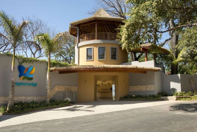 Main entrance at Boutique Hotel Lagarta Lodge