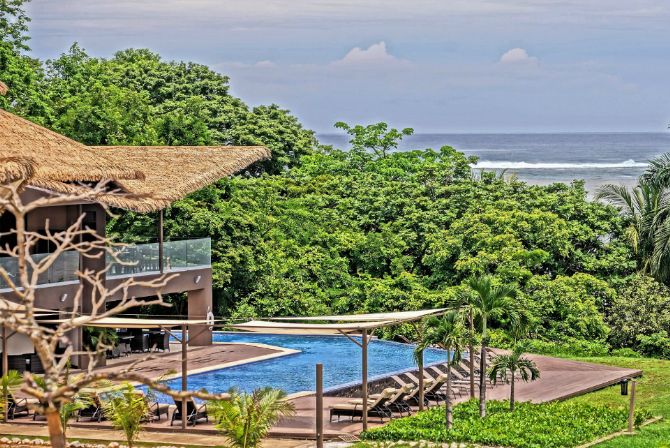 View of the pool and beach from Nammbú Beach Front Bungalows