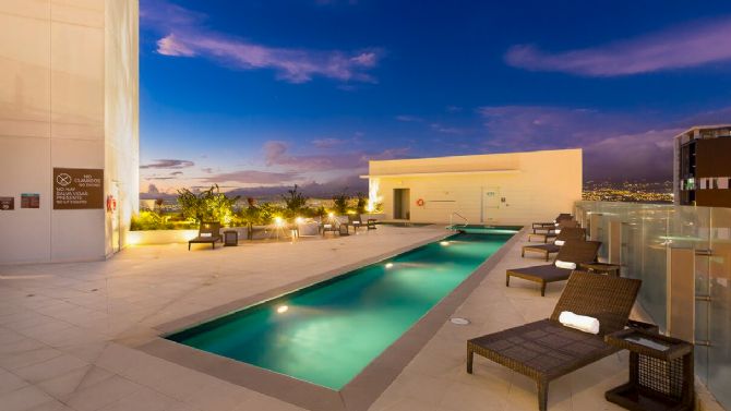 Outdoor pool at sunset, Hilton San José La Sabana