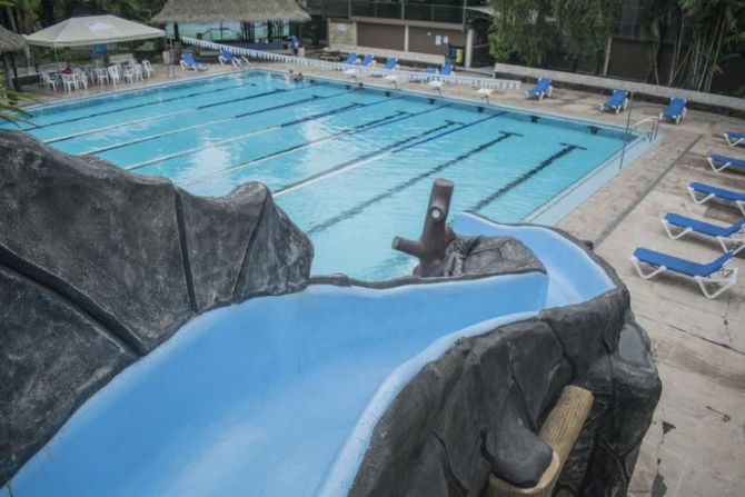 Hotel Suerre pool slide