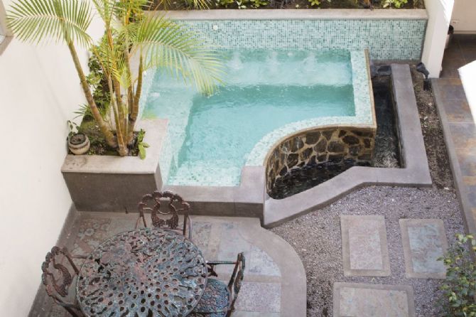 Jacuzzi at Rincón del Valle Hotel & Suites